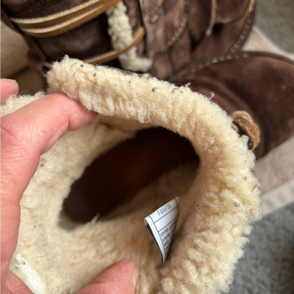 UGG “Cove” Brown Ankle Boots - Picture 8 of 9